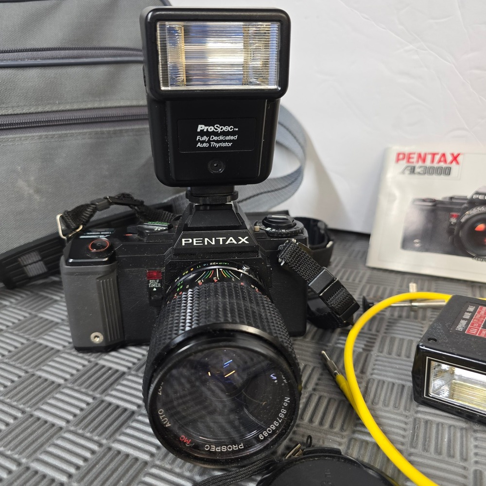 Pentax A3000 35mm SLR Camera ProSpec 28-70mm Lens Flash Bag Manual Kit